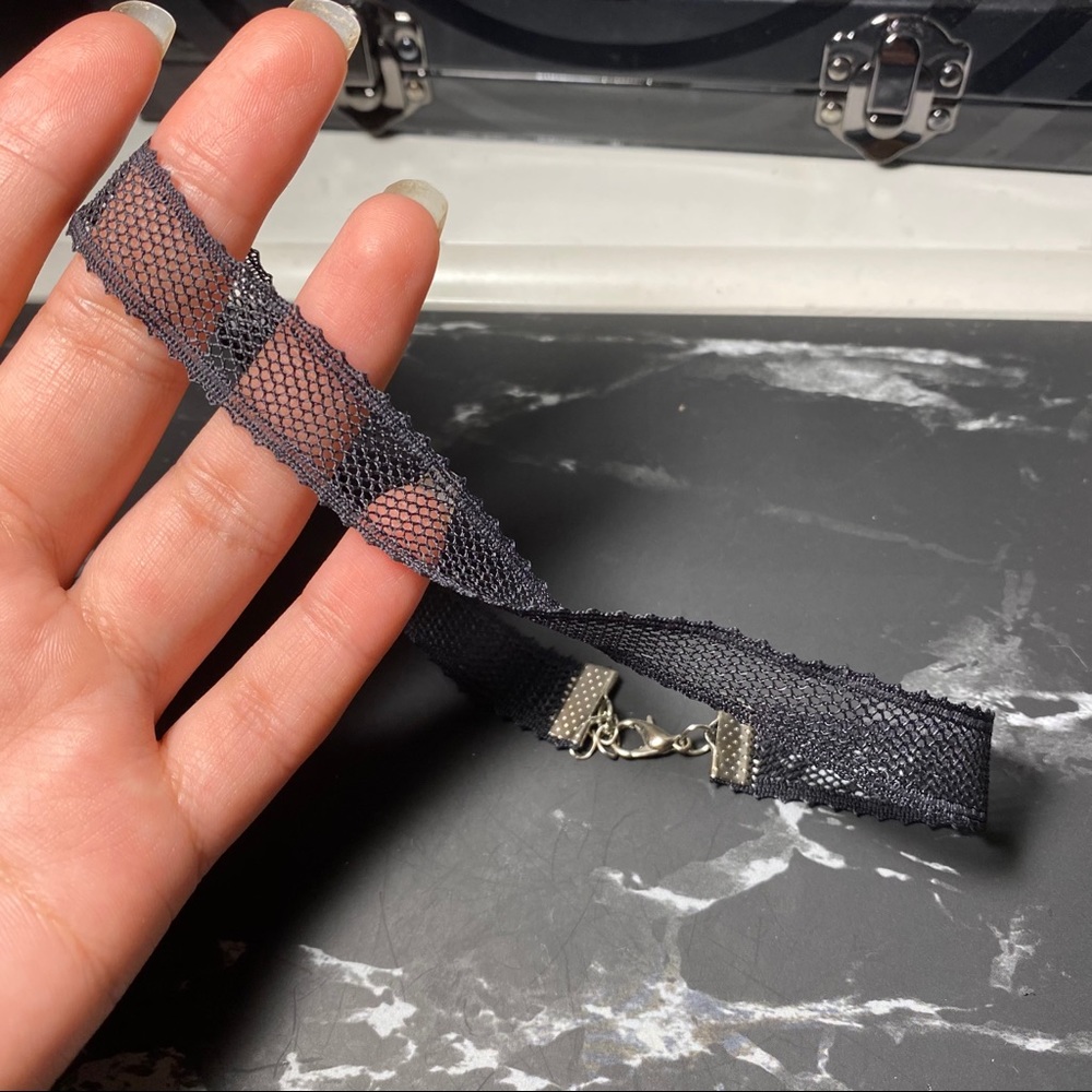 FREE w/ purchase lace choker